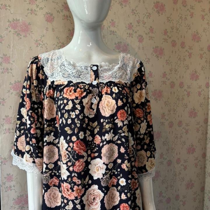Black floral || feeding friendly || 502.