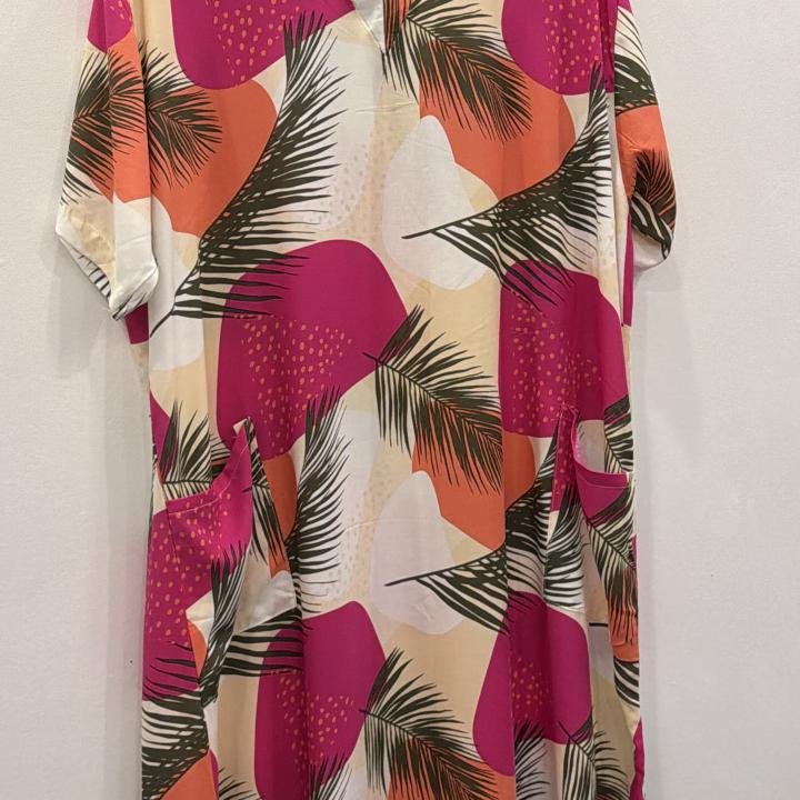 V neck , pocket maxi || free size .